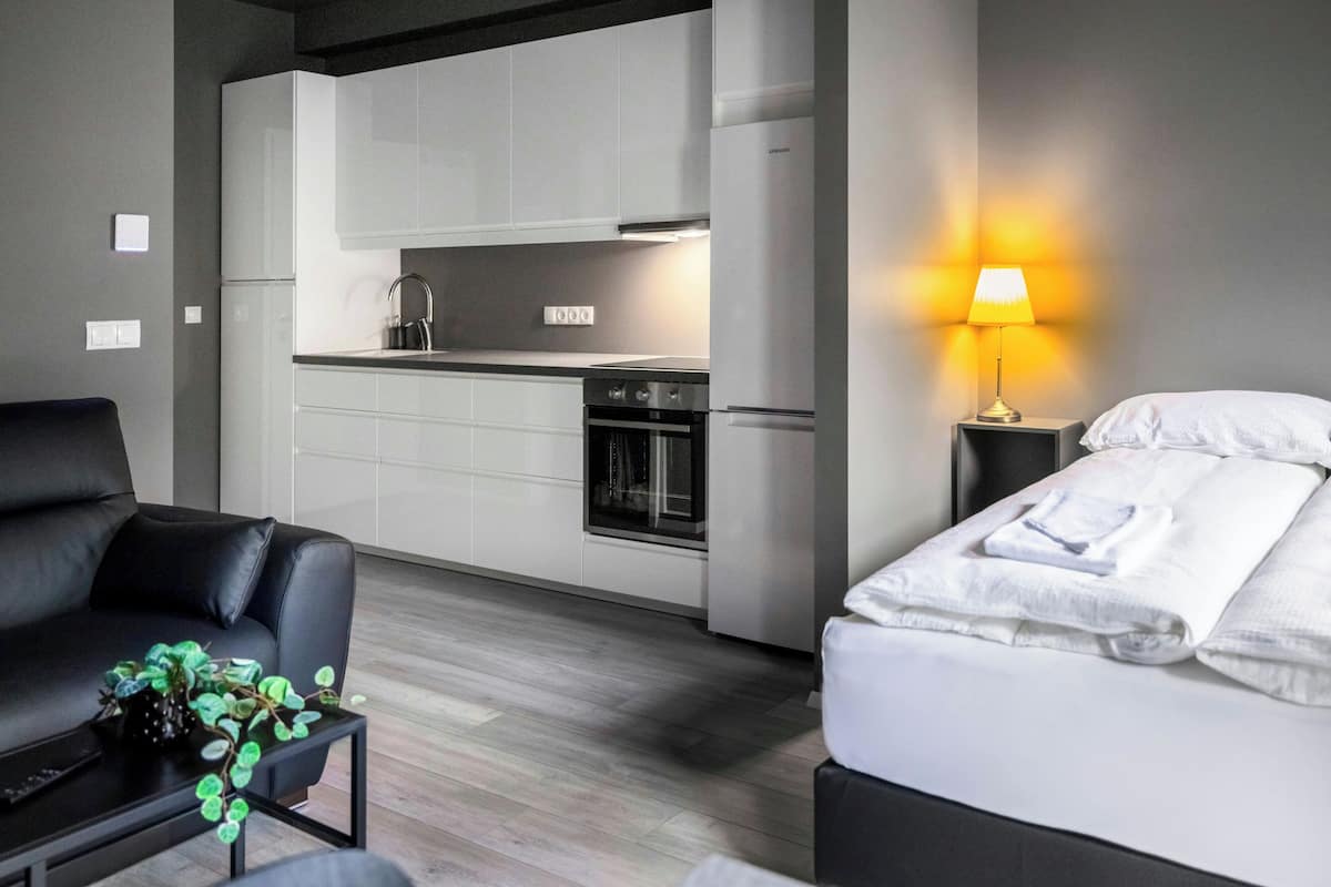 Allergikerbettwaren, Verdunkelungsvorhänge, kostenlose Babybetten