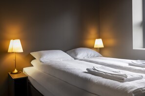 Ropa de cama hipoalergénica, cortinas blackout y cunas gratuitas 