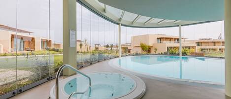 Behandelingskamers voor koppels, een stoombad, hotstone-massages