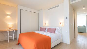 2 bedrooms, desk, soundproofing, iron/ironing board