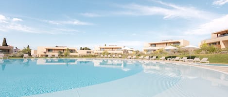 Poolside bar