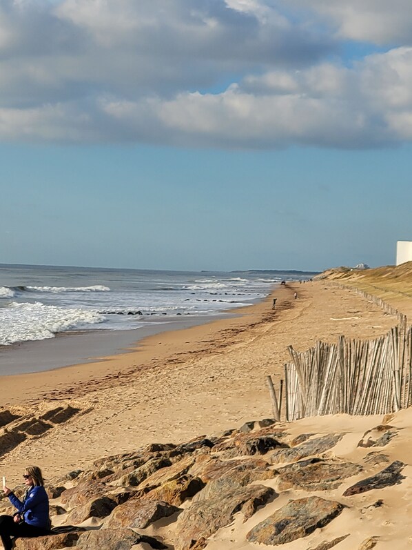 بالقرب من الشاطئ