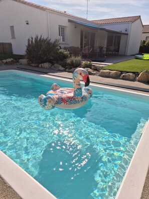 من حمّامات السباحة المغطاة، حمّام سباحة خارجي