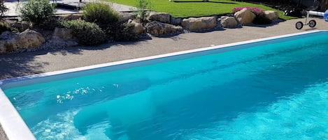 Inomhuspool och utomhuspool