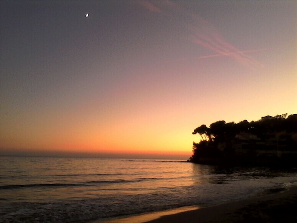 Plage à proximité, chaises longues