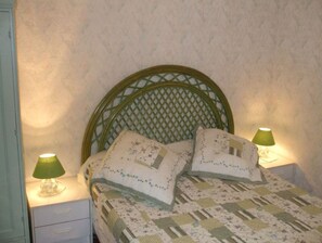 2 chambres, fer et planche à repasser, lit parapluie, Wi-Fi gratuit
