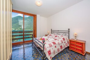Family Villa, Multiple Bedrooms, 2 Bathrooms, Lakeside (Villa Marilyn) | 2 bedrooms, iron/ironing board, free WiFi, bed sheets - Villa Marilyn (Nesso)