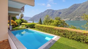Familievilla, 2 soverom, 2 bad, ved innsjø (Villa Marilyn) | Basseng | Sesongbasert utendørsbasseng