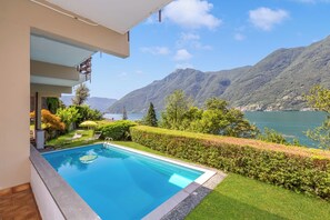 Villa familiare, camere multiple, 2 bagni, lato lago (Villa Marilyn) | Piscina | Piscina stagionale all'aperto