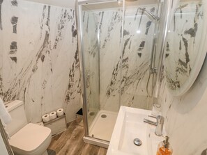Cottage | Bathroom | Shower