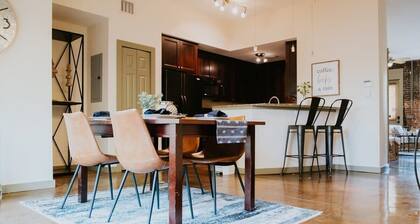 Stunning townhouse on quiet street in Springfield!
