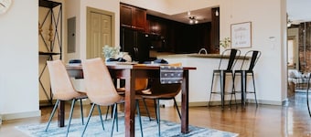 Stunning townhouse on quiet street in Springfield!