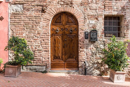 Casa in Torre Medioevale con Vista a Certaldo