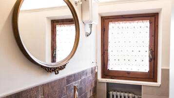 Doccia, asciugacapelli, bidet, asciugamani