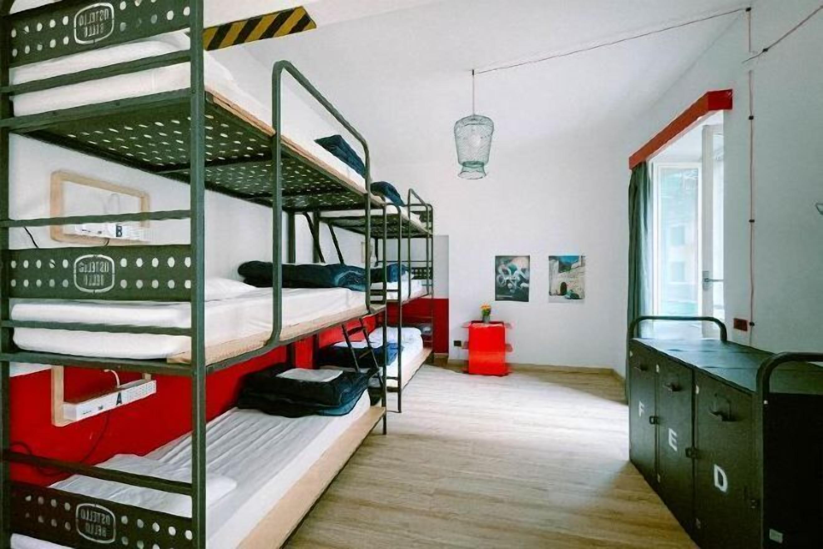 Työpöytä, ilmainen Wi-Fi, vuodevaatteet