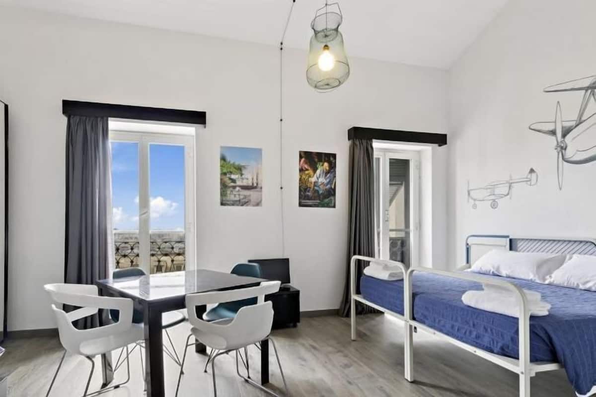 Minibar, bureau, Wi-Fi gratuit, draps fournis