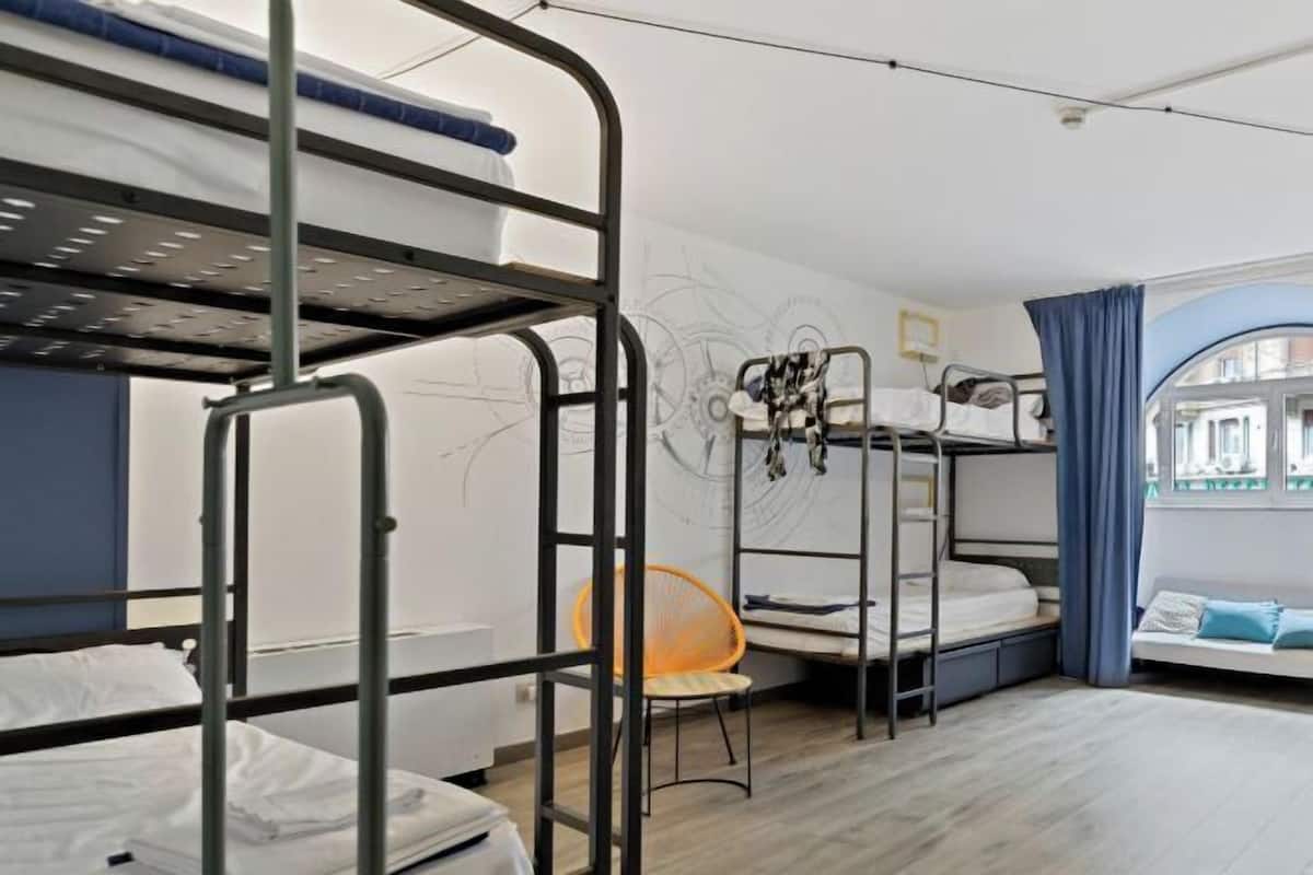 Minibar, bureau, Wi-Fi gratuit, draps fournis
