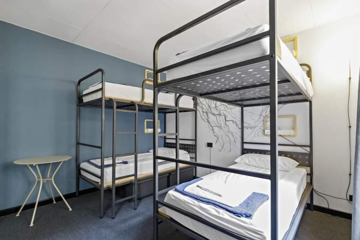 Minibar, bureau, Wi-Fi gratuit, draps fournis