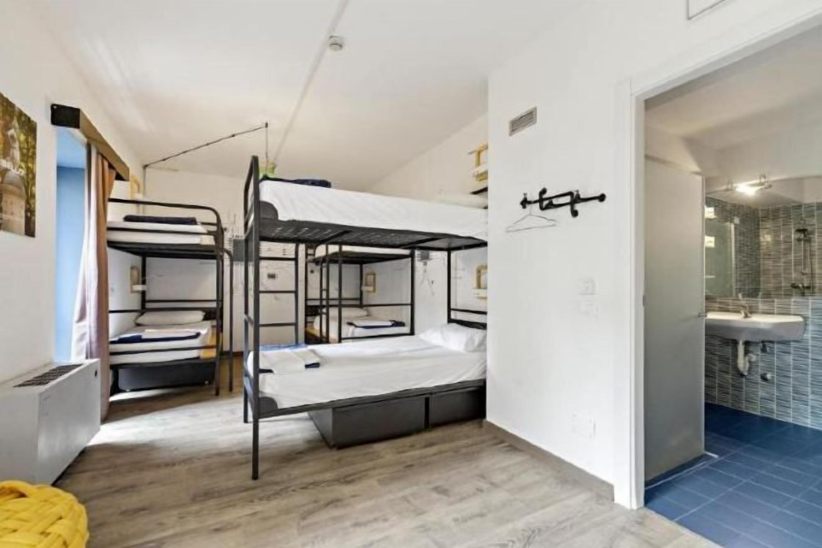 Skrivbord, gratis wi-fi och sängkläder