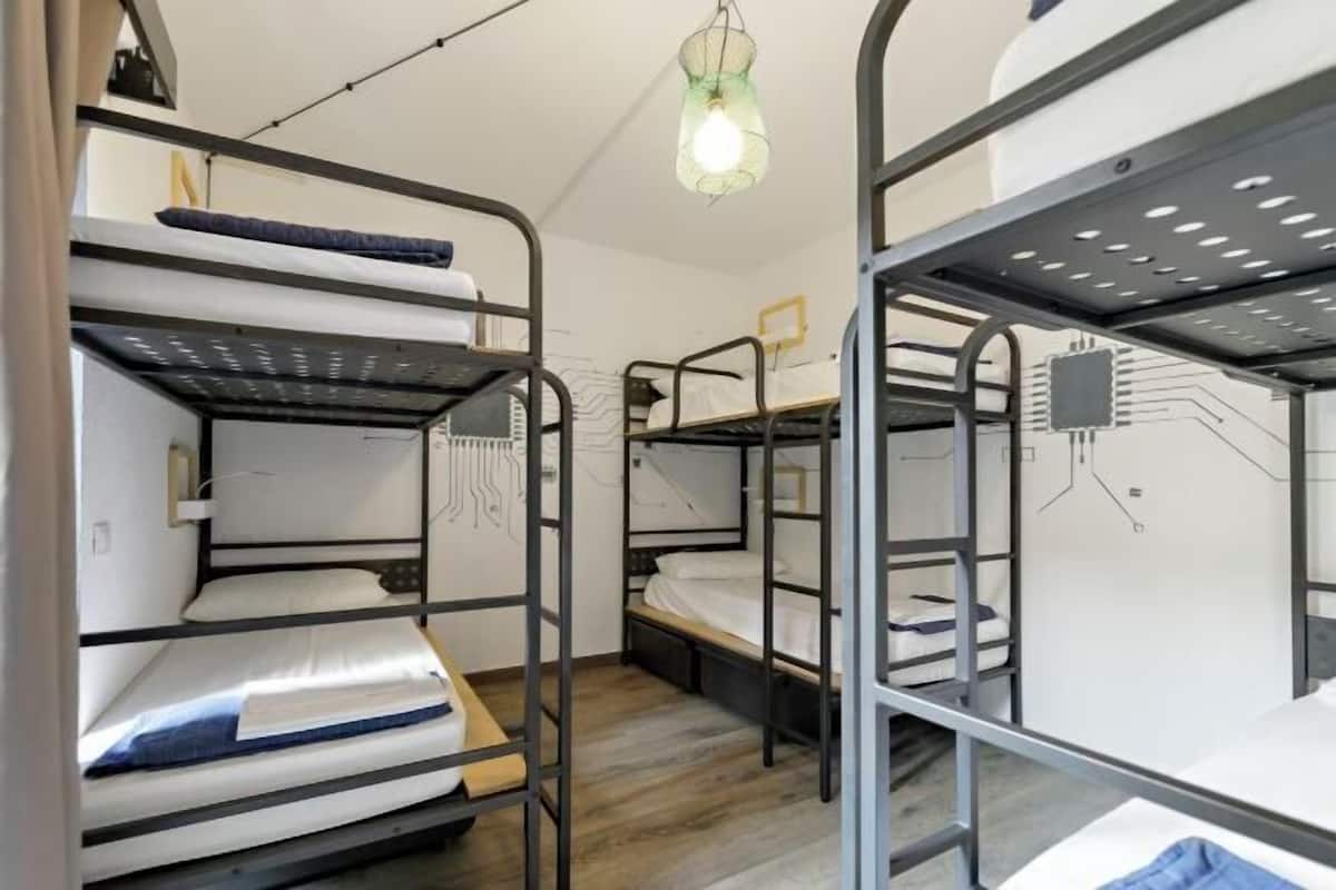 Minibar, bureau, Wi-Fi gratuit, draps fournis