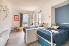 Minibar, desk, free WiFi, bed sheets - Ostello Bello Genova (Genoa)