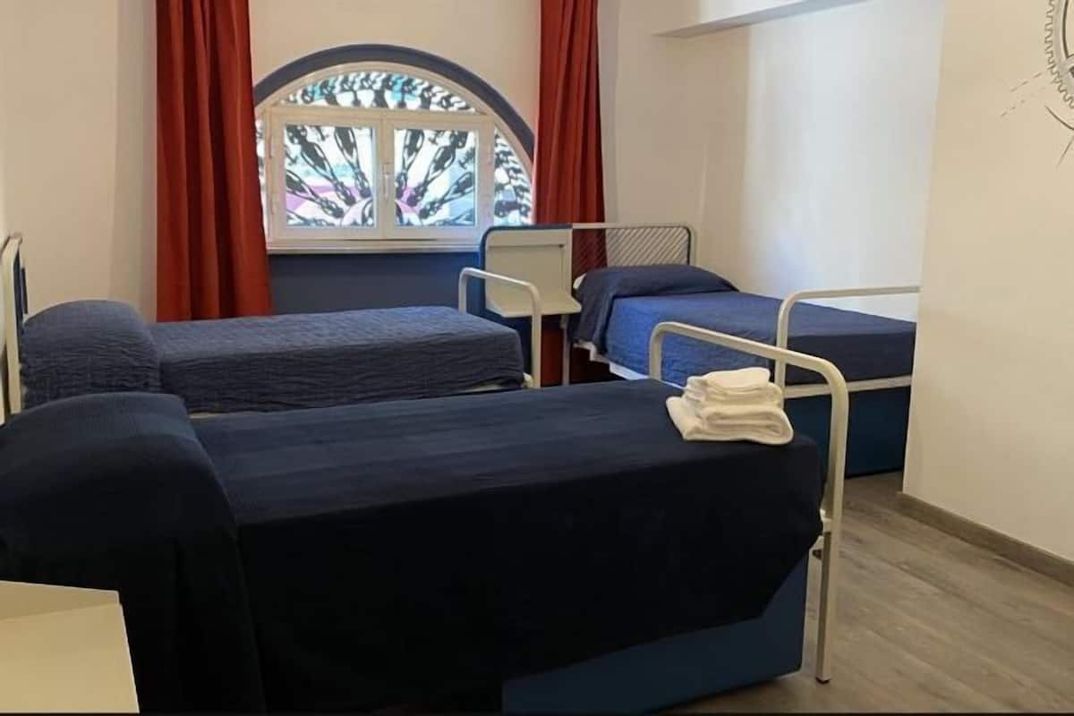 Minibar, bureau, accĂšs au Wi-Fi (inclus), literie fournie