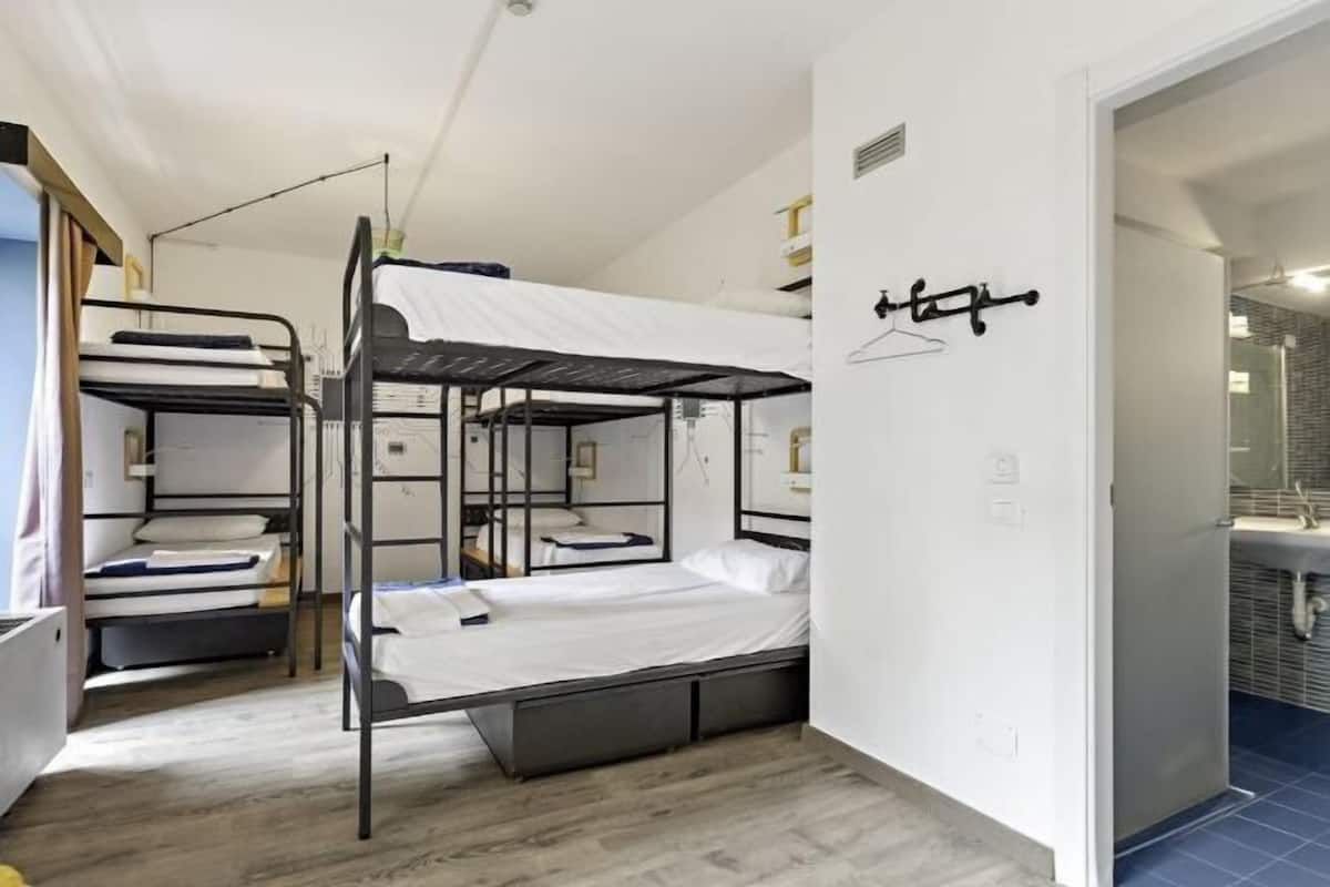 Minibar, bureau, Wi-Fi gratuit, draps fournis