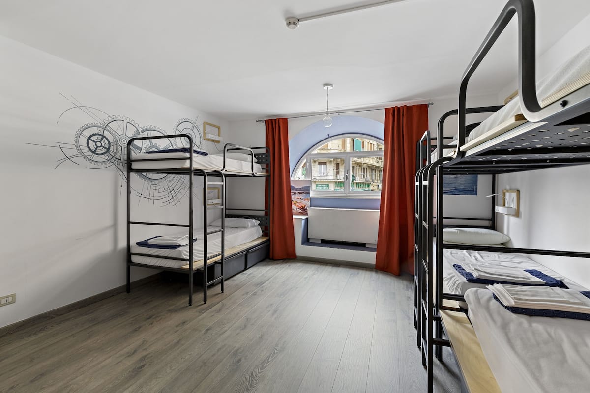 Shared Dormitory, Women only (6 people)