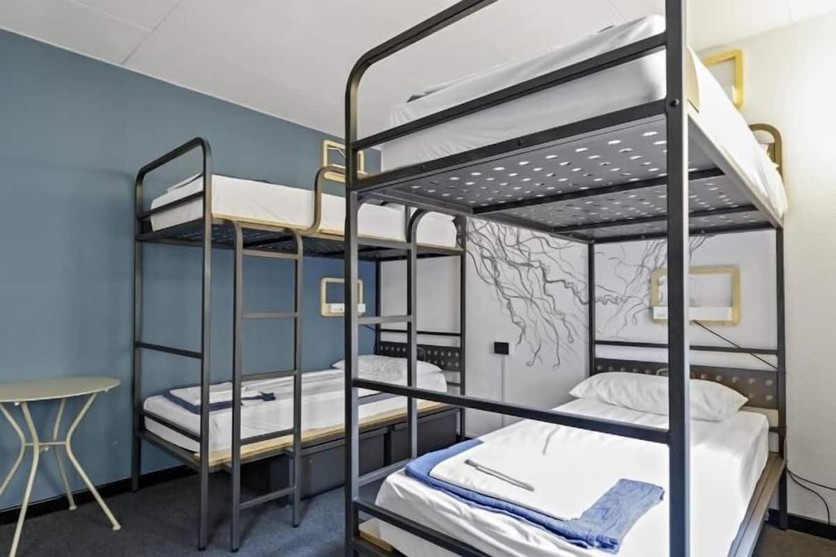 Minibar, bureau, Wi-Fi gratuit, draps fournis
