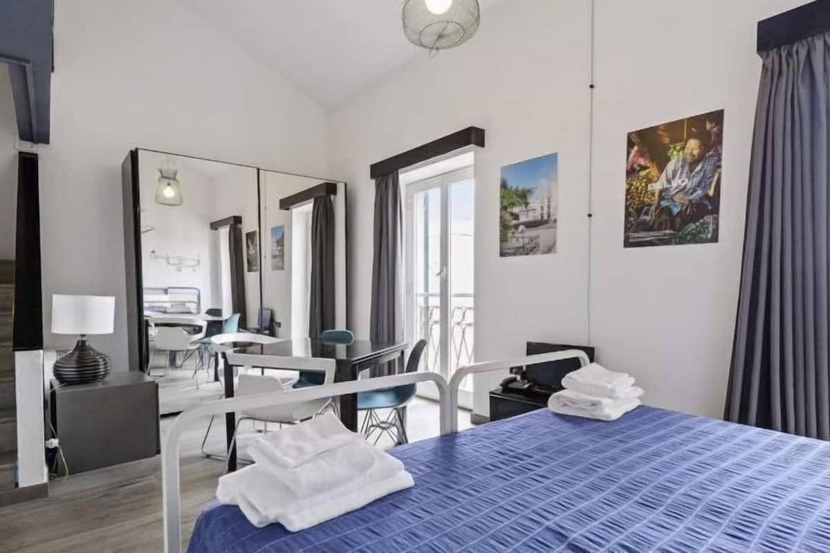 Minibar, bureau, Wi-Fi gratuit, draps fournis