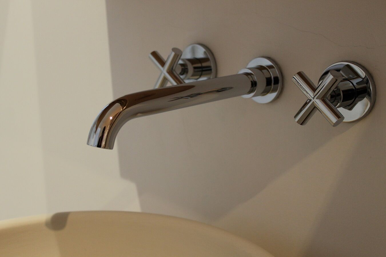 Dusche, Haartrockner, Handtücher, Toilettenpapier