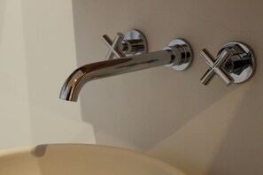 Shower, hair dryer, towels, toilet paper - BB95 - Your Home Away From Home (Ragusa)