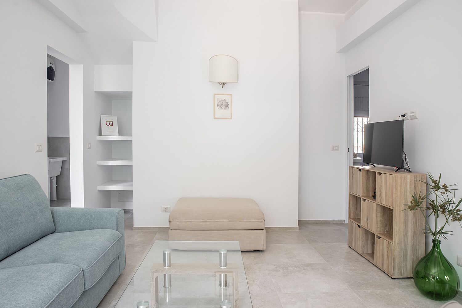 Apartamento | Área de estar | TV de tela plana 24 polegadas com canais digitais, TV