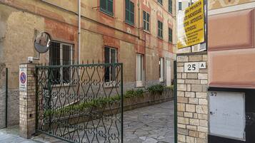 Pintu masuk properti