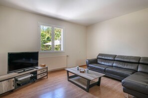 TV, DVD player - Superb house for 8 in Crach with swimming pool (Crach)