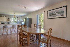 Dining - Superb house for 8 in Crach with swimming pool (Crach)