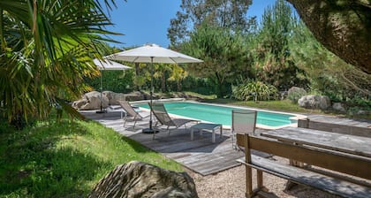 Superb house for 8 in Crach with swimming pool