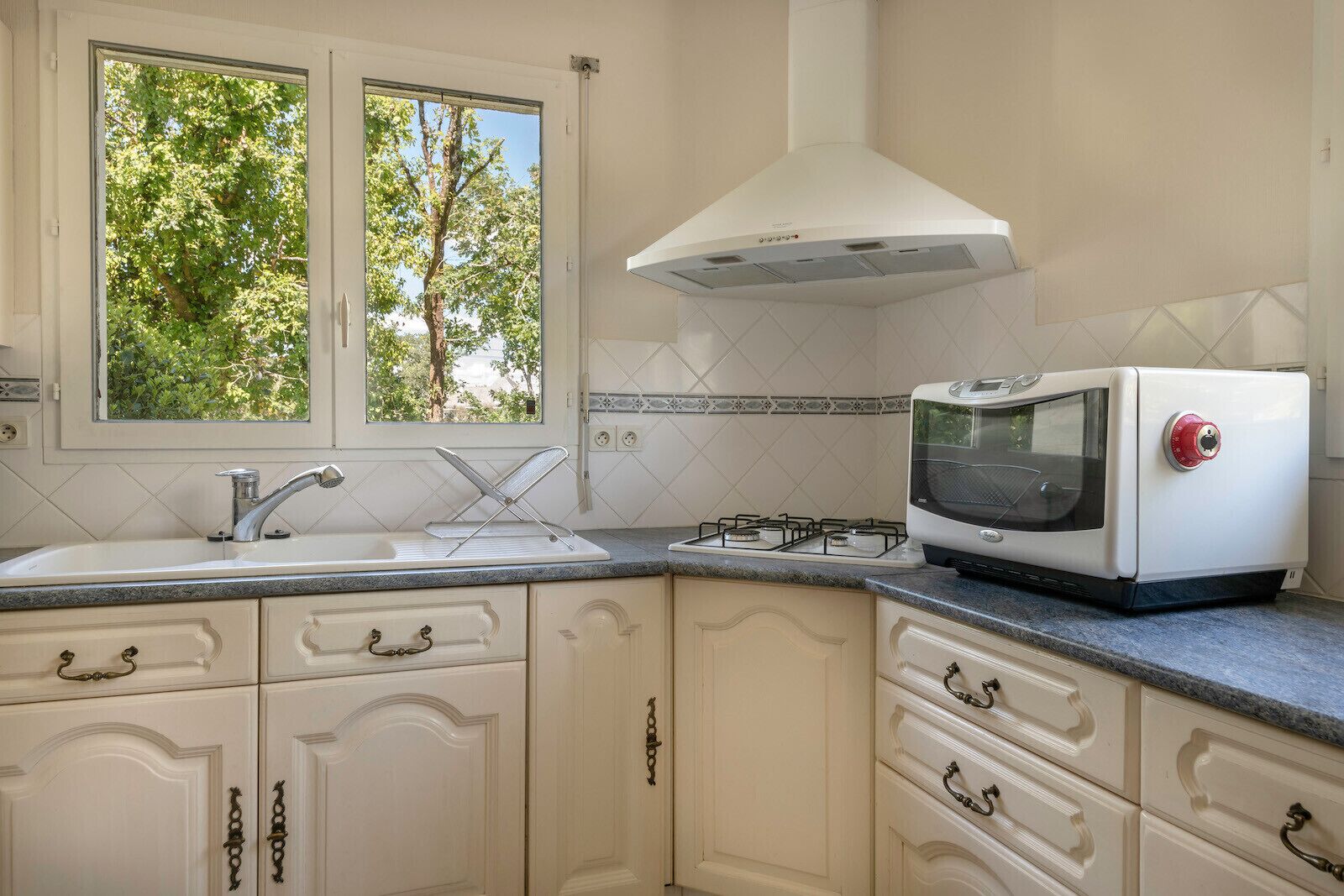 Réfrigérateur, micro-ondes, four, lave-vaisselle