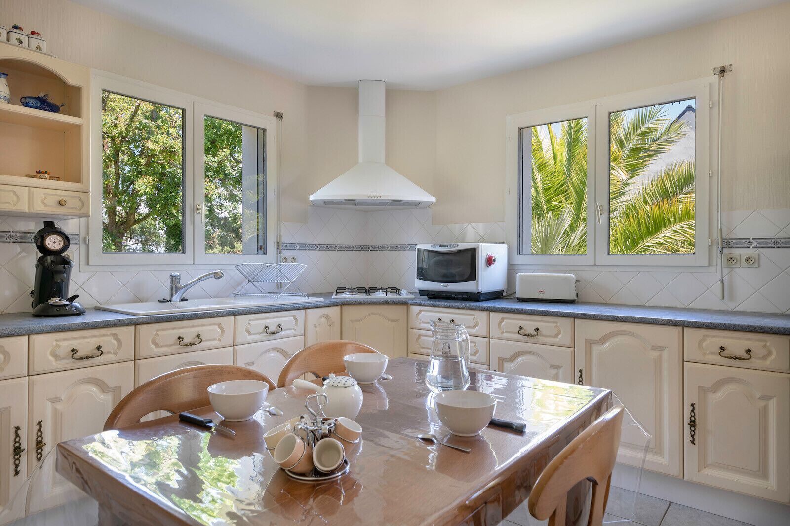 Réfrigérateur, micro-ondes, four, lave-vaisselle