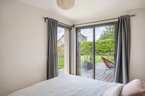 2 bedrooms, iron/ironing board, free WiFi
