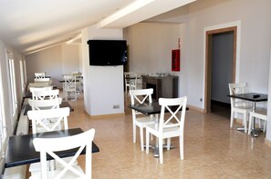 Daily continental breakfast (EUR 12 per person)
