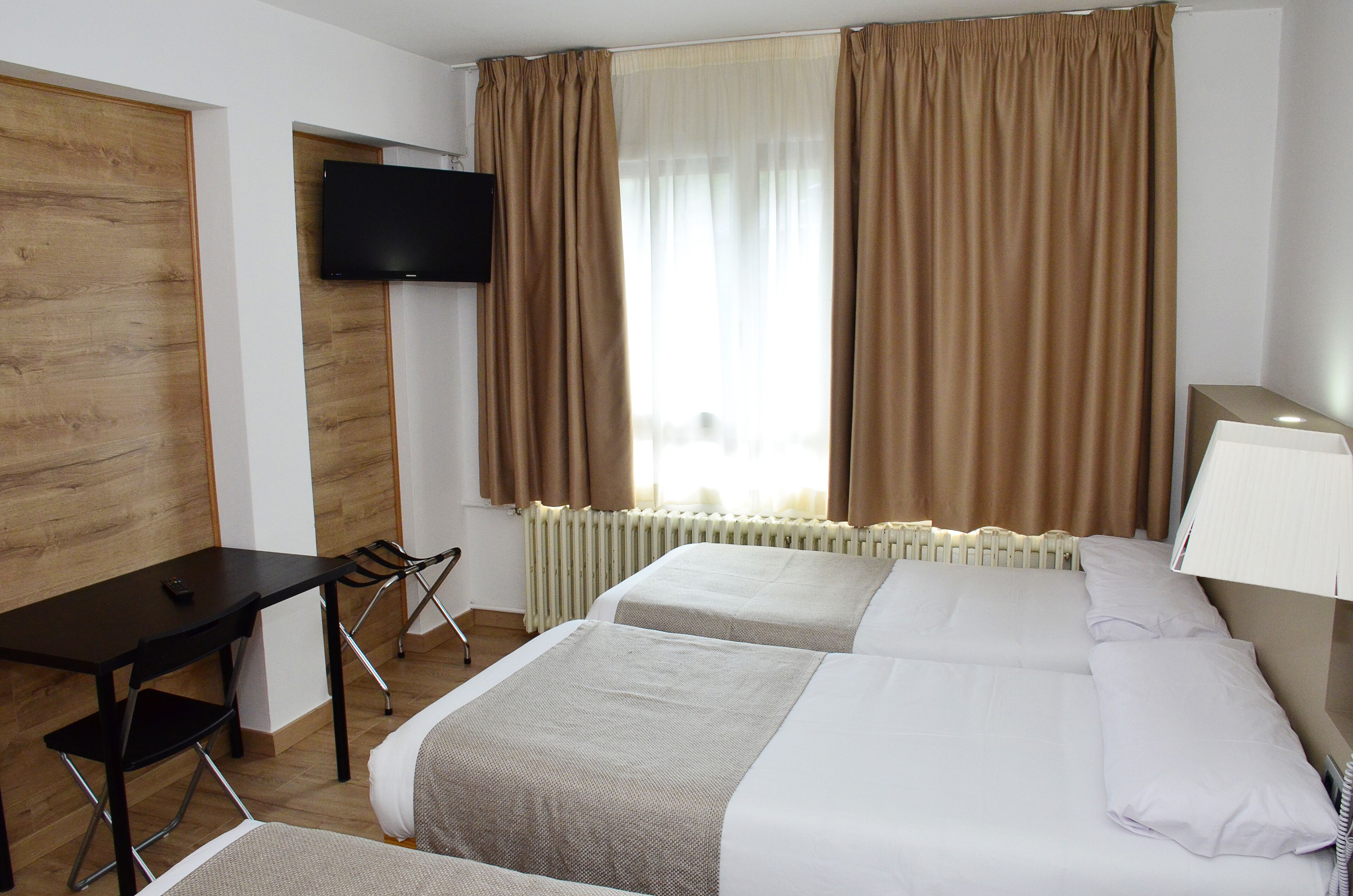 deluxe quadruple room | 1 bedroom, hypo-allergenic bedding, desk, laptop workspace