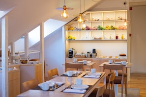 Tägliches inbegriffenes Frühstücksbuffet