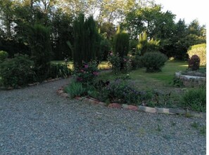 Property grounds - Maison Héouguère 29km from Dax and 15km from Orthez, and 5min from Amou (Castel-Sarrazin)