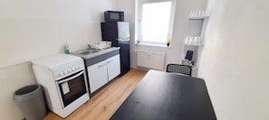 Fridge, oven, stovetop, toaster