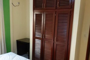 2 chambres, fer et planche à repasser, Wi-Fi gratuit