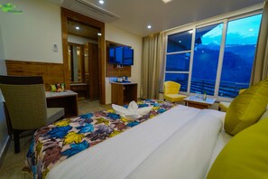 Deluxe Room, Balcony | Premium bedding, minibar, individually decorated, individually furnished