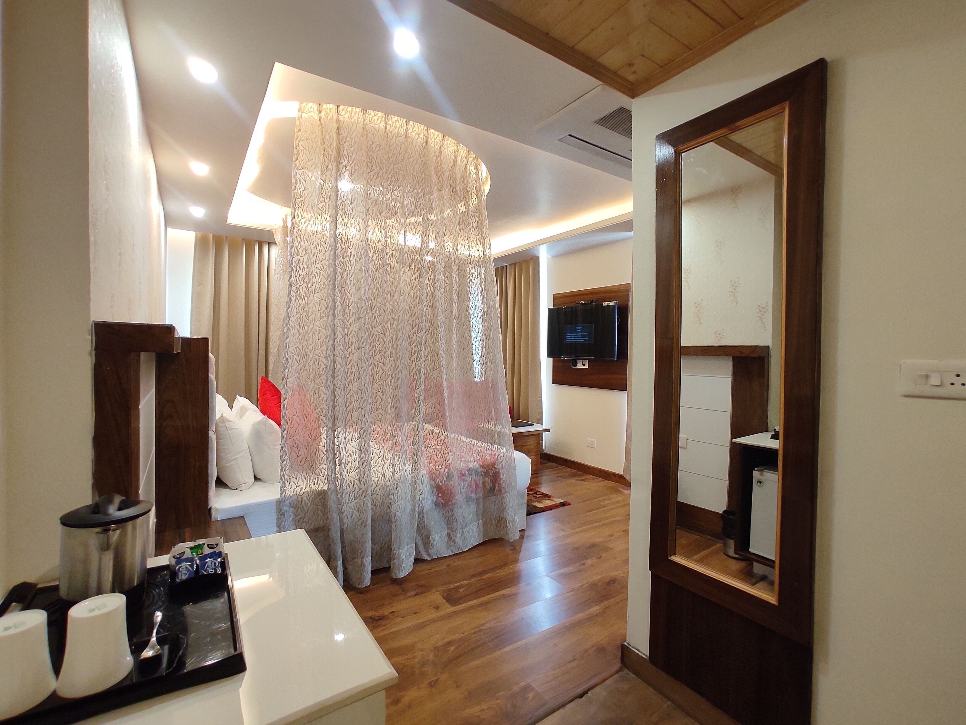 Premium bedding, minibar, individually decorated, individually furnished