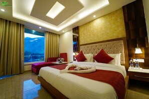 Super Deluxe with Balcony | Premium bedding, minibar, individually decorated, individually furnished - Abhilashi Residency & Spa Manali (Manali)
