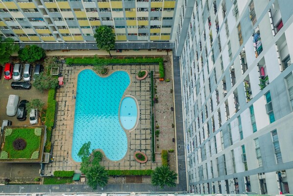 حمّام سباحة خارجي